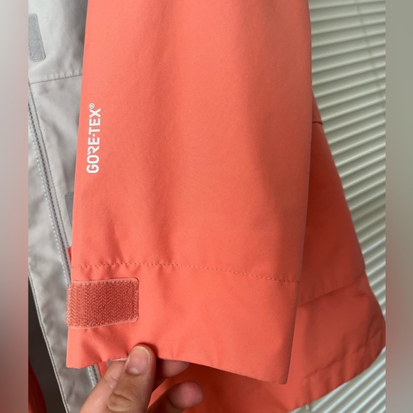 **sold elsewhere** Marmot Wend Goretex long jacket, grey and peach, size medium - Picture 11 of 17